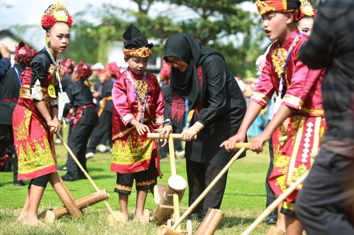 Kurangi Gadget, Anak-anak dalam Banyuwangi Diajak Main Permainan Tradisional Kurangi Gadget, Anak-anak di Banyuwangi Diajak Main Permainan Tradisional