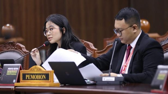 Hakim MK Puji Mahasiswa UI Gugat UU pemilihan kepala daerah Tanpa Kuasa Hukum, Beri Kuantitas A- Hakim MK Puji Mahasiswa UI Gugat UU pemilihan kepala area Tanpa Kuasa Hukum, Beri Kuantitas A-