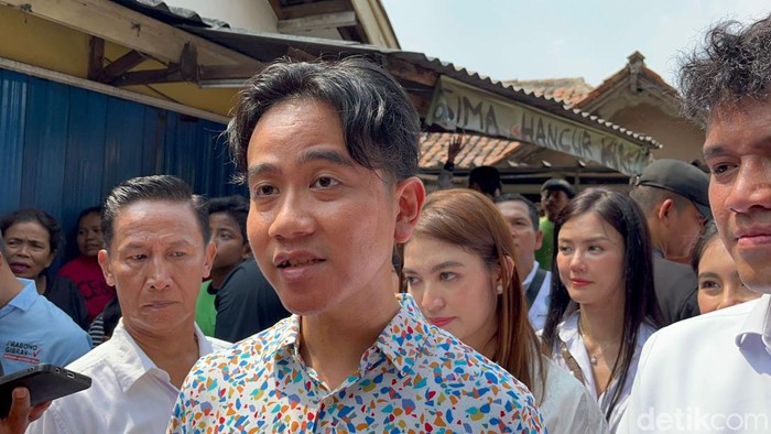 Gibran Tegaskan Anggaran Uji Coba Makan Bergizi Gratis Simbol Rupiah 15 Ribu Gibran Tegaskan Anggaran Uji Coba Makan Bergizi Gratis Simbol Rupiah 15 Ribu